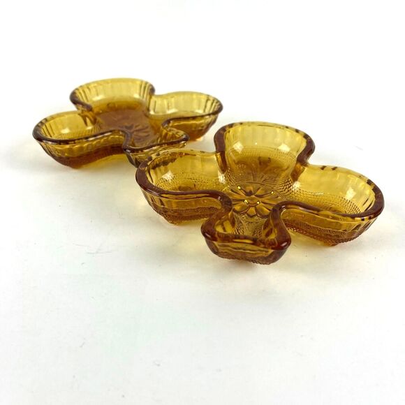 2 VTG Depression Sandwich Glass Trinket dishes Clover Victorian lacy glass Amber - Picture 4 of 5